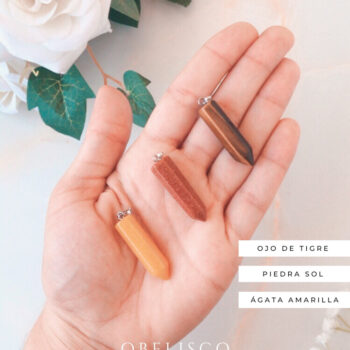 Dije obelisco Ojo de Tigre, Piedra Sol, Ágata Amarilla