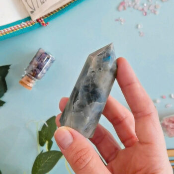 Obelisco de Labradorita