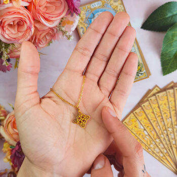 colgante nudo de bruja